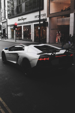 envyavenue:  DMC Aventador in London