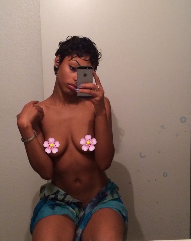 jesustheblackmexican:  My favorite blogger on tumblr 😍 she’s so beautiful 😘.