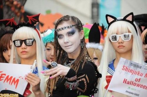 spookymannequins:FEMM with Anna Tsuchiya at Shinjuku Magic of Halloween(source)