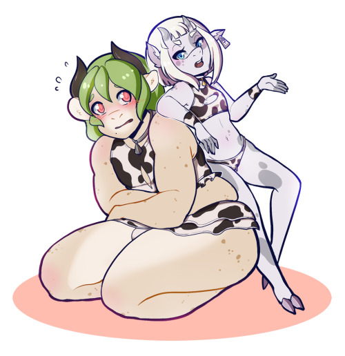 redrabbu:I discovered a keyhole cow swimsuit so I decided to draw me and @queenchikkibug‘s cow