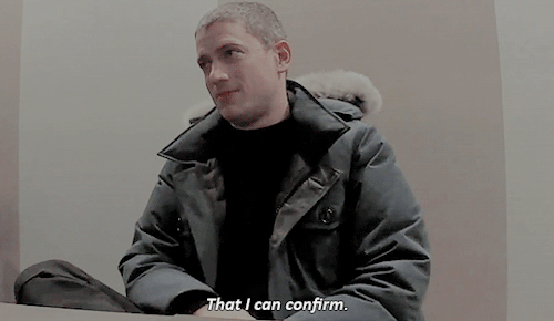 Captain Cold Is Known For Wearing A Blue And White Parka. Is That Part Of The Costume, Youre In Right
