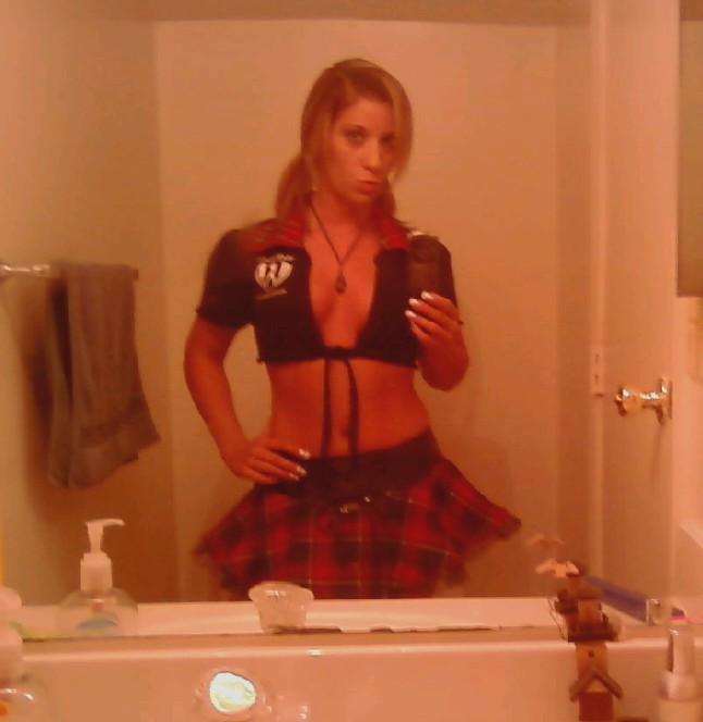 ex-n-hoes:  Stephanie… Do you want more reblog her and more will come 