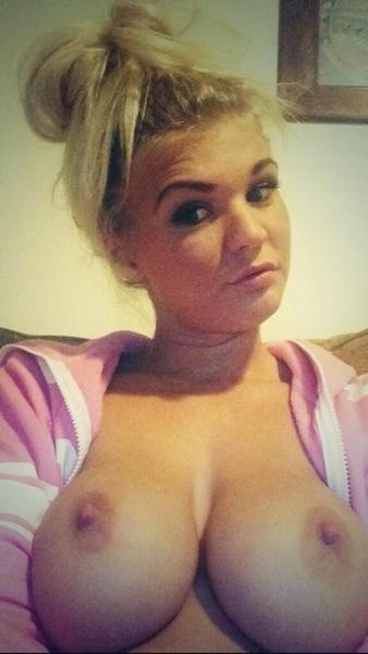 boobs-n-nipples:  Pink and white jacket