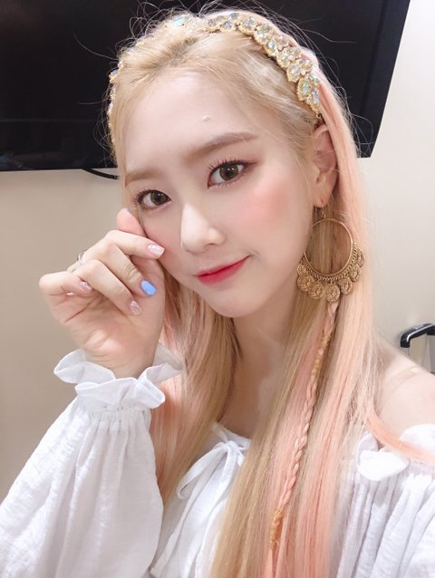 korean-dreams-girls:  JiHo (Oh My Girl) - Selcas  