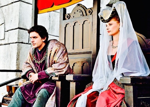 Edward IV and Elizabeth Woodville in “Britain’s Bloody Crown” (2016)