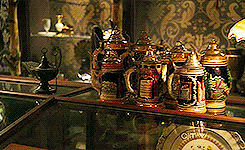 willscarlets-moved-blog:once upon a time meme 2.04/6 locations → Mr. Gold Pawnbroker & Antiquiti