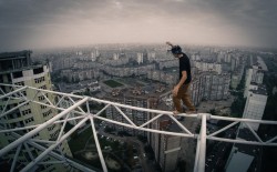 opticallyaroused:  21 examples of you-fall-you-die photography with the world’s most insane skywalkers