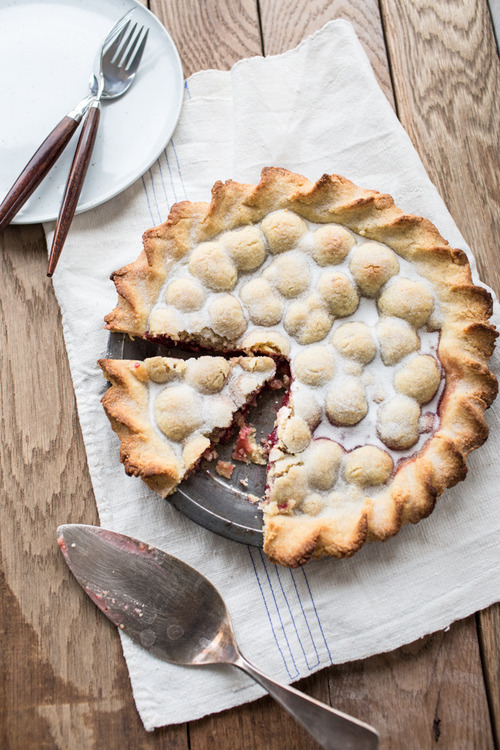 delta-breezes:  Bumpy Cherry & Almond Pie | Top with Cinnamon on We Heart It. 