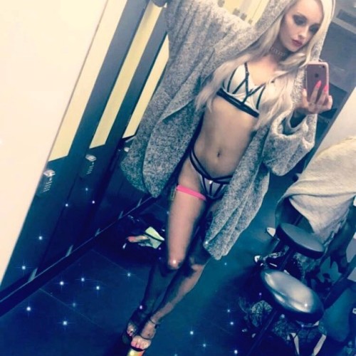 stripper-locker-room:  https://www.instagram.com/stripyoudown/ porn pictures