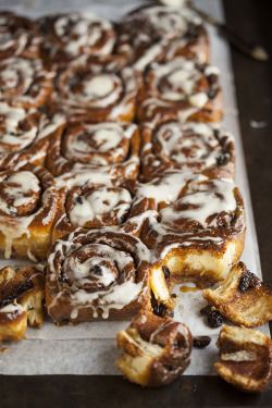 sweetoothgirl:  Hot Cross Cinnamon Sticky Buns 