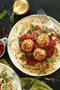 vegan-yums:  Sun dried tomato and basil vegan meatballs / Recipe