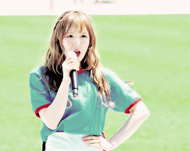 wendy singing something kinda crazy.