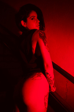 viktormatthews:  eight  by viktormatthews.com (flickr/instagram/twitter) (model:johannie valdes)  taken in san jose, california.  vote for these on zivity if you’re into it.  see the full set here.