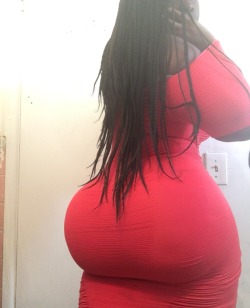 bigbuttsthickhipsnthighs:  krissy-lusciousrose1: