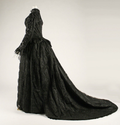 in-herbones:Evening dress 1887-89. Cotton, adult photos