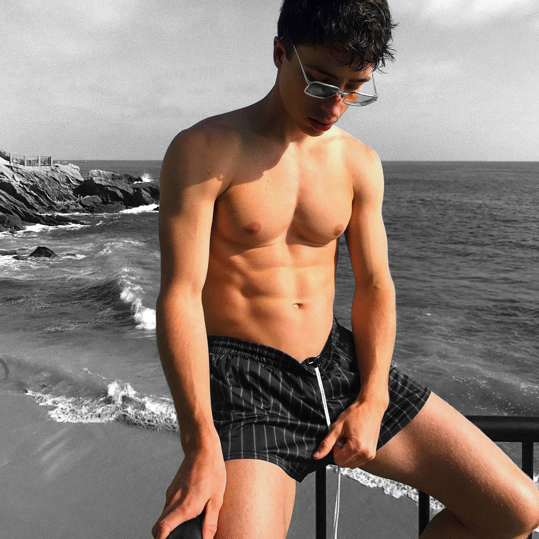 sixpackde:  https://www.tumblr.com/blog/sixpackde