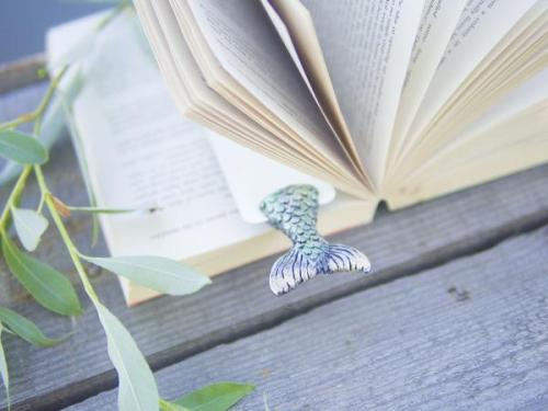 culturenlifestyle:  Adorable and Quirky Bookmarks That Make Tiny Legs Stick Out by Olena Mysnyk Kiev-based designer Olena Mysnyk designs cute and unusual bookmarks on her Etsy shop, MyBOOKmark, which are imaginative and humorous.  With the addition of