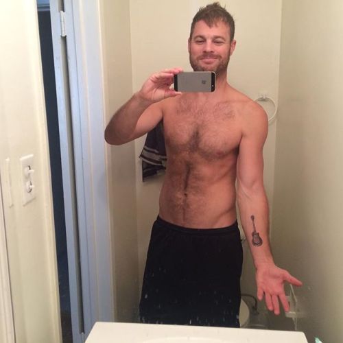 traveladdict227:  George Stults; furry friend, nice ass, rockin’ body