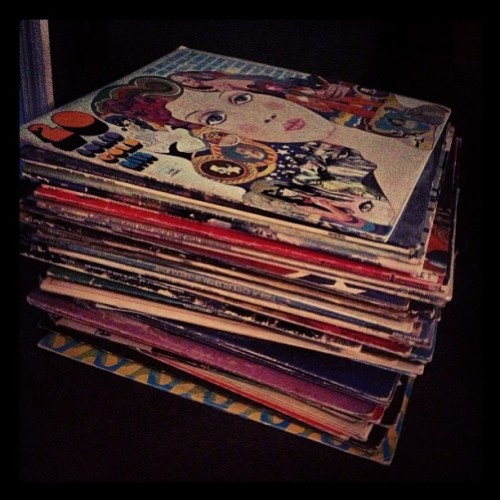 illz360:  Nice new stacky stack 🎶 #vinyl #records #33rpm #disco #70s diggi inthecrates #musicnerd #thrifting #recordcollection #ilovevinyl #ditc #dustyfingers #illz360 