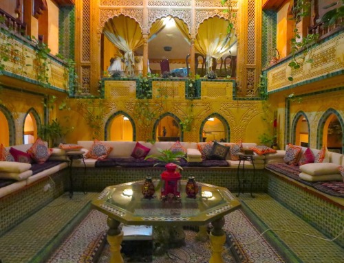 jutsu-goddess:renamonkalou:The family home of architect Sami Angawi, Jeddah, Saudi Arabia.    Holy shit….