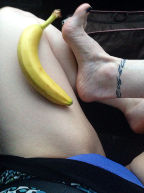 jellybeanphalange: Horny banana fun on the way to work this morning!