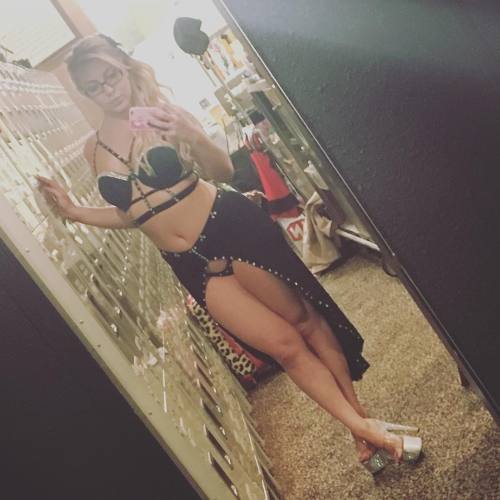 stripper-locker-room:  _itsahbarbieworld_