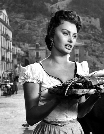 misssophialorens:  Sophia Loren in a publicity still for The Miller’s Beautiful Wife (1955)  Feed me