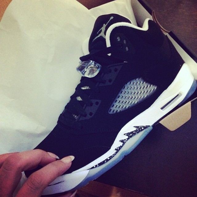 stephsdope:  Yasss!!! Shout out to @needthosekicks for my special delivery! 😁