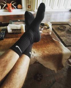 dirtysmellysocks:  Kicking back on the weekend 👣#dirtysmellysocks #malefootfetish #malefootfetish #malesockfetish #instafeet #feetstagram #socks #dirtysocks #nikesockfetish #feet #feetmaster #feetworship dirtysmellysocks.tumblr.com