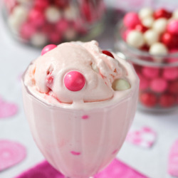 foodishouldnoteat:  Bubble Gum Ice Cream