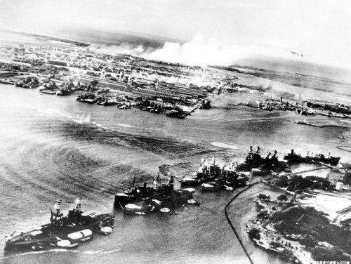 Photos from Pearl Harbour (December 7th, 1941):During the first wave of the attack.Aerial view of th