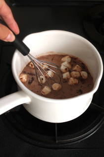 chipcococafe: Hot Cocoa Recipe by Klastyling (Japanese)Makes 2 cups2 tbspn of Van Houten Cocoa300 ml