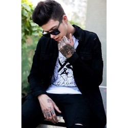 theilovetravismills:  T. Mills en We Heart