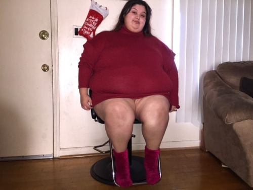Porn fatgurlyesi:  Spoil this fat goddess with photos