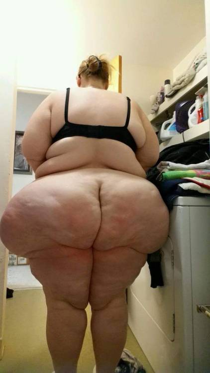 datdude4ssbbw:  Don’t know her name, but who ever knows, let me know…. Hit Dat! 