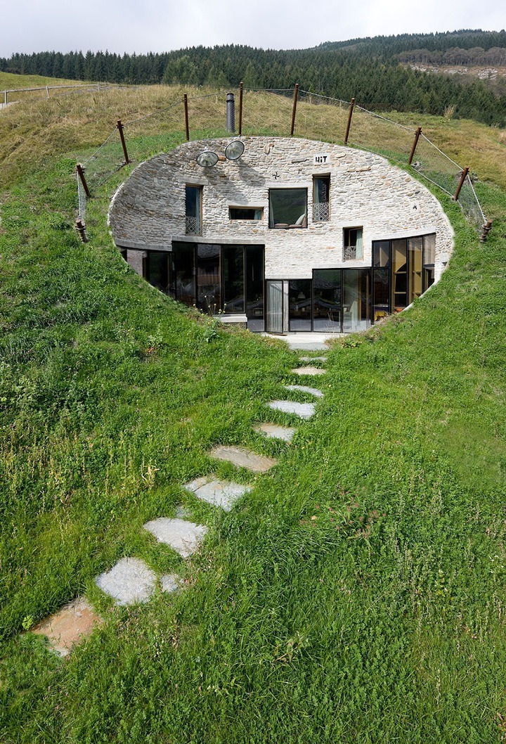 archatlas:  Bermed Earth  Are you able to find any examples of bermed earth sheltered