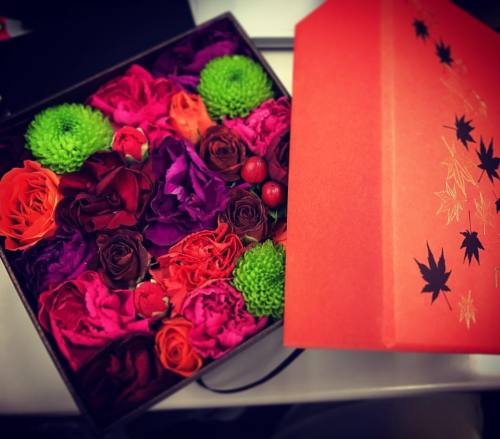 取引先の退職される方に贈り物 ニコライバーグマンの秋ボックス。 #roppongihills #nicolaibergmann #flowers #autumn #boxflower (Roppong
