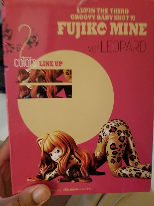 I’d just like to take a moment to appreciate the packaging job on this Fujiko Mine figure I just bought at Otakon. Just in case there was any lingering doubt on what you just paid for, the interal wrapping is there to reassure you. 🍑🍑🍑