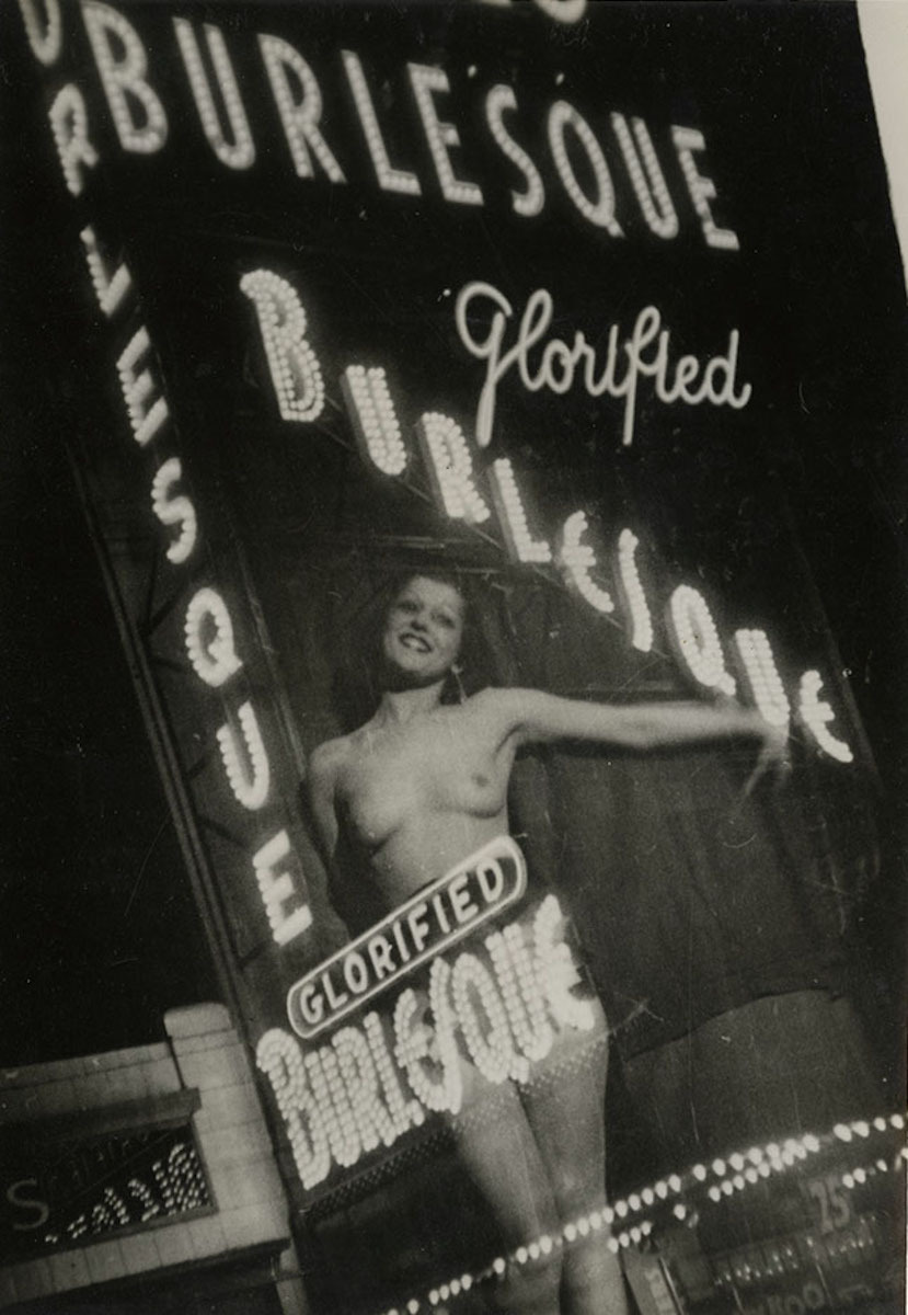 gmgallery:  Henry R. Kantor  shoots a Burlesque photograph, during the 1940′s..