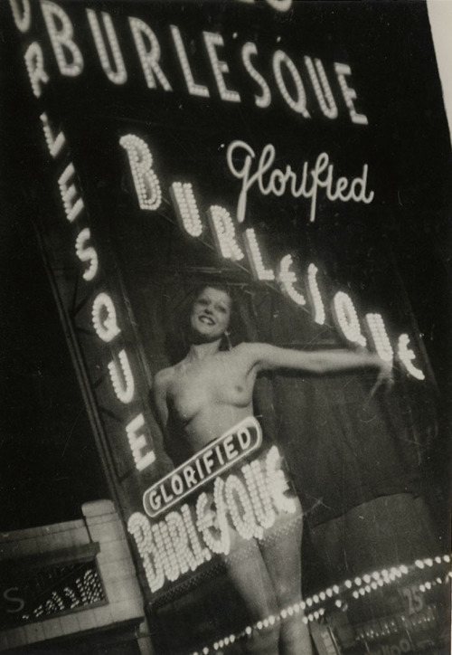 XXX gmgallery:  Henry R. Kantor  shoots a Burlesque photo