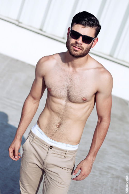 Beautiful Guys Make Me Hot!