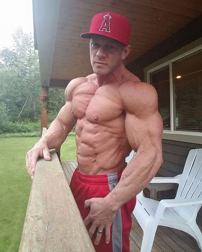 getnbiggrto:  bladeyamagishi:  David Paterik  Wow. Those hands. 