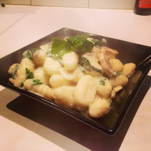 labonitaaaaaa:  Vegan gnocchi with spinach and mushrooms