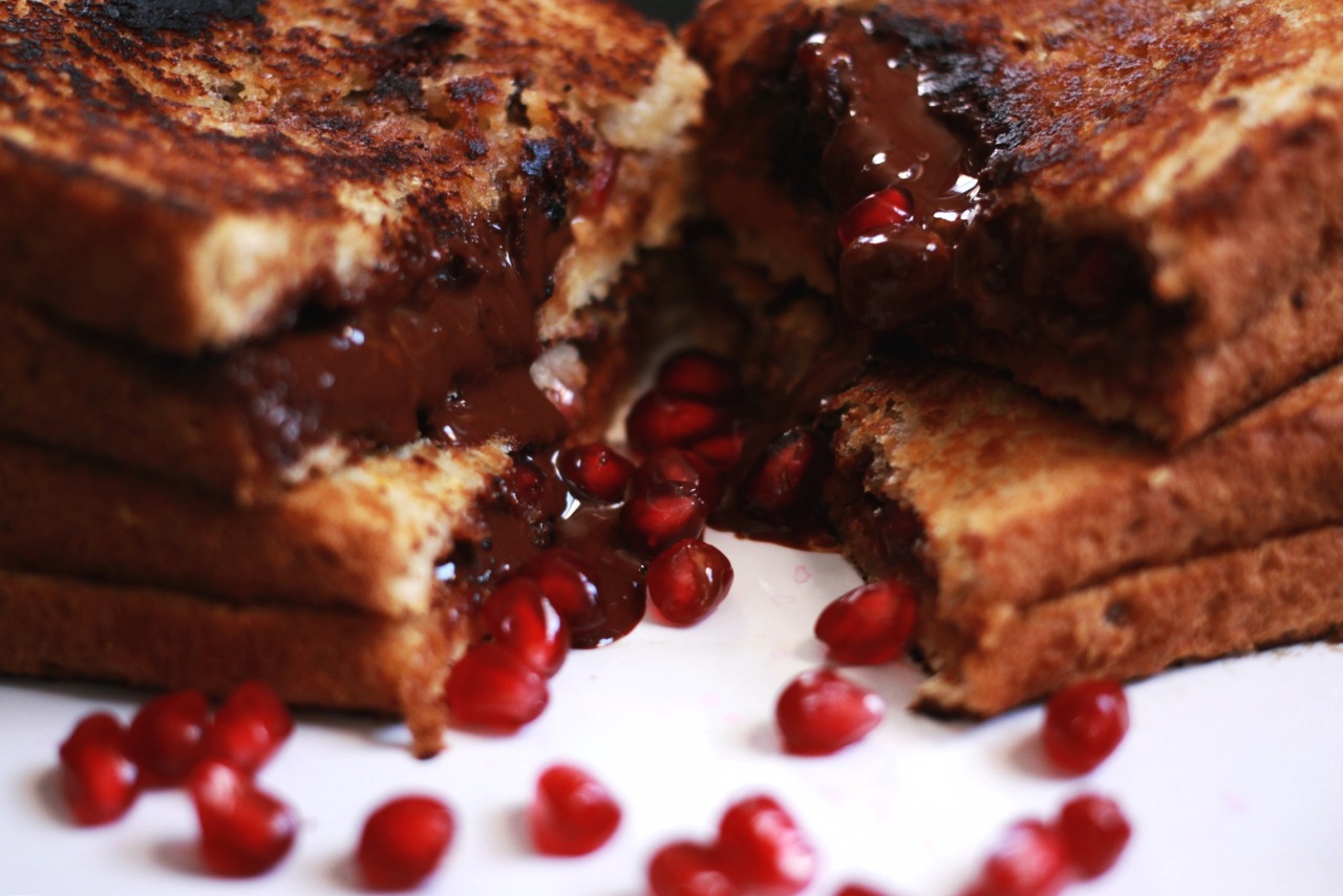 measuring-miles:  cad-y:  Grilled almond butter, dark chocolate &amp; pomegranate