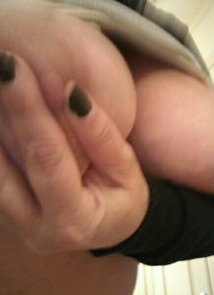 amateurslutwives383:  Sexy pics a follower sent me