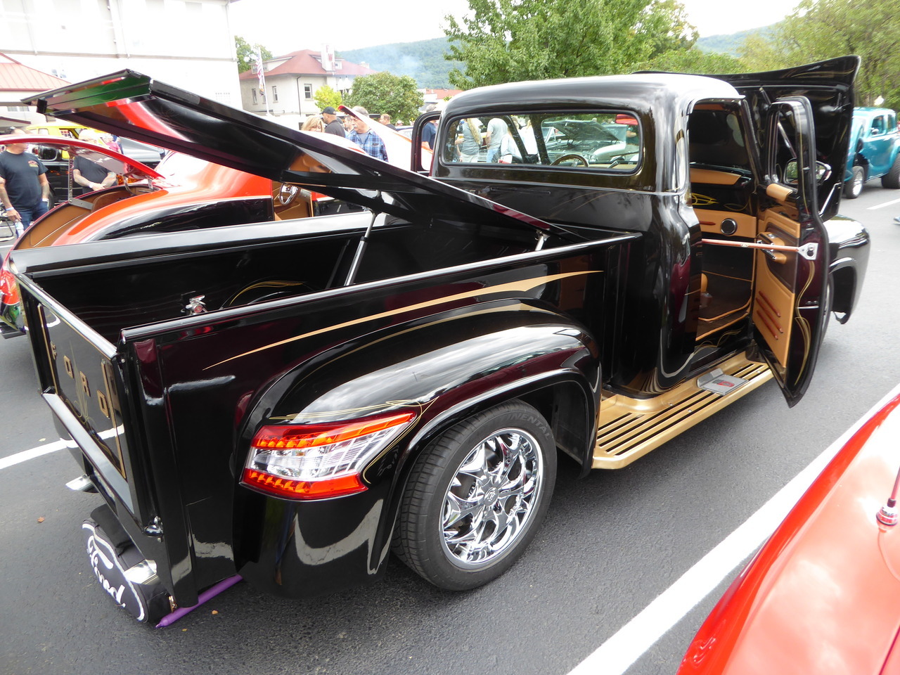 fromcruise-instoconcours:Ford F-100 with a Coyote 5.0-liter. The interior on this