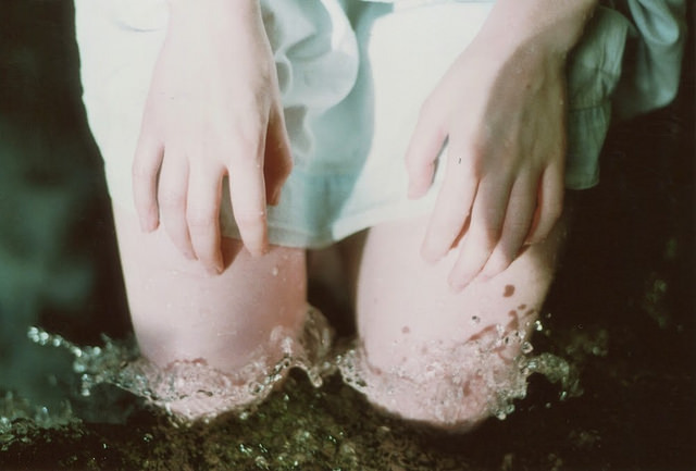 Thunder under my knees… hold until it breaks by worteinbildern 
