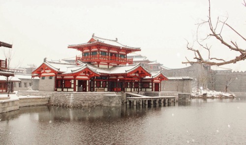 fuckyeahchinesegarden:唐城Tang City, Hubei Province, Xiangyang, China. Tang dynasty style. Winter scen