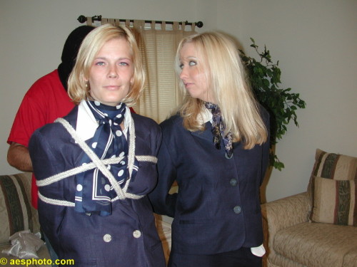 graybandanna:  I think these flight attendants are probably going to miss their flight 