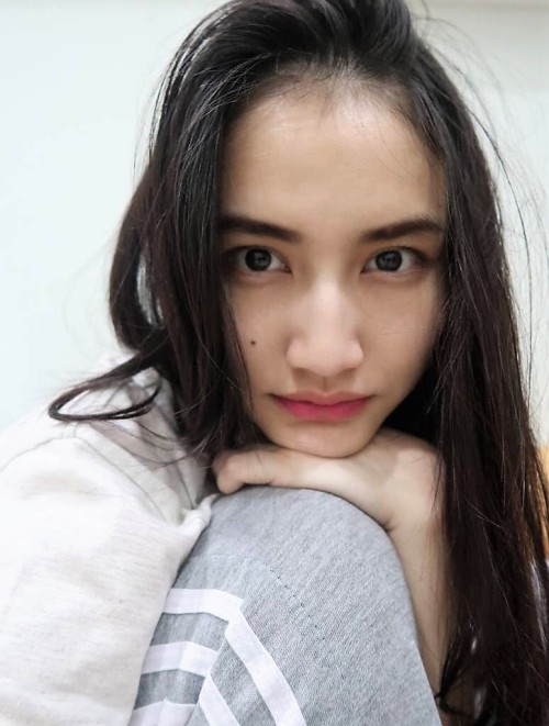 Frieska Anastasia Laksani / Frieska - JKT48 Team J Captain (1st Gen)